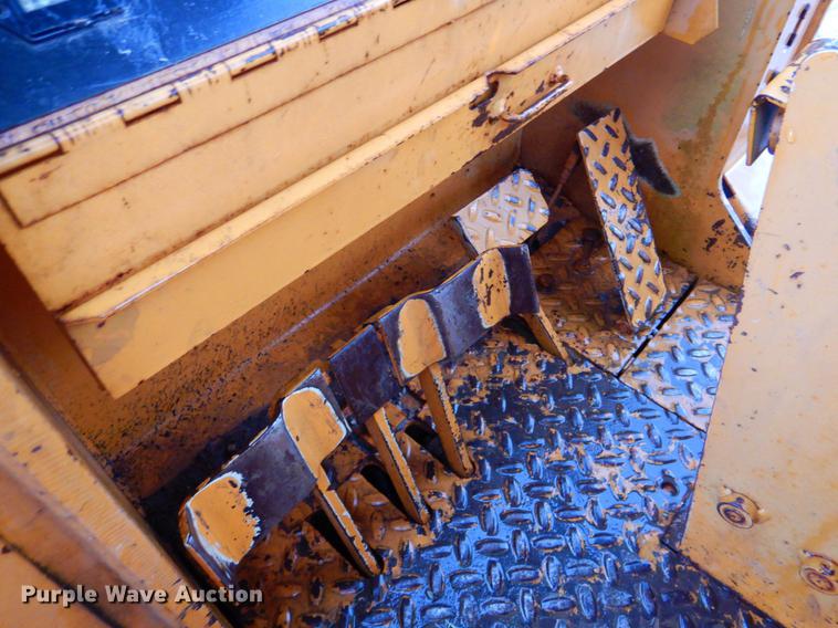 image for item DP4341 1976 Case 1150B  track loader