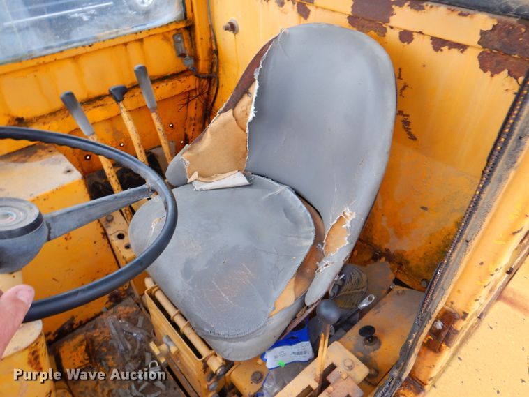 image for item DP4342 1974 International 412  elevating scraper