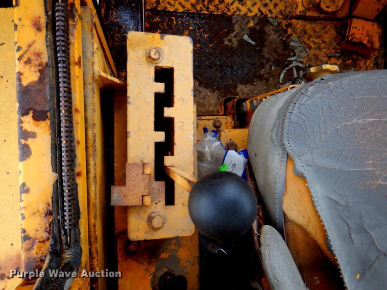 image for item DP4342 1974 International 412  elevating scraper