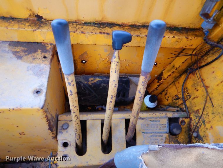 image for item DP4342 1974 International 412  elevating scraper