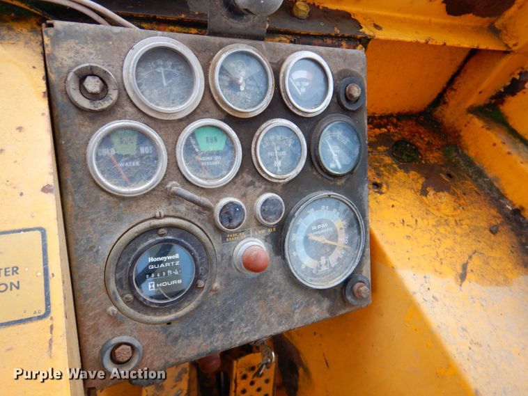 image for item DP4342 1974 International 412  elevating scraper