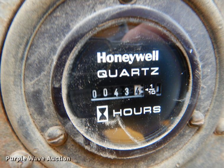 image for item DP4342 1974 International 412  elevating scraper