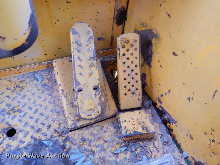 image for item DP4342 1974 International 412  elevating scraper