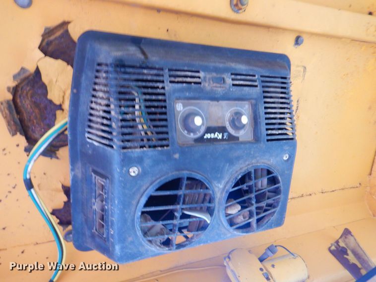 image for item DP4342 1974 International 412  elevating scraper