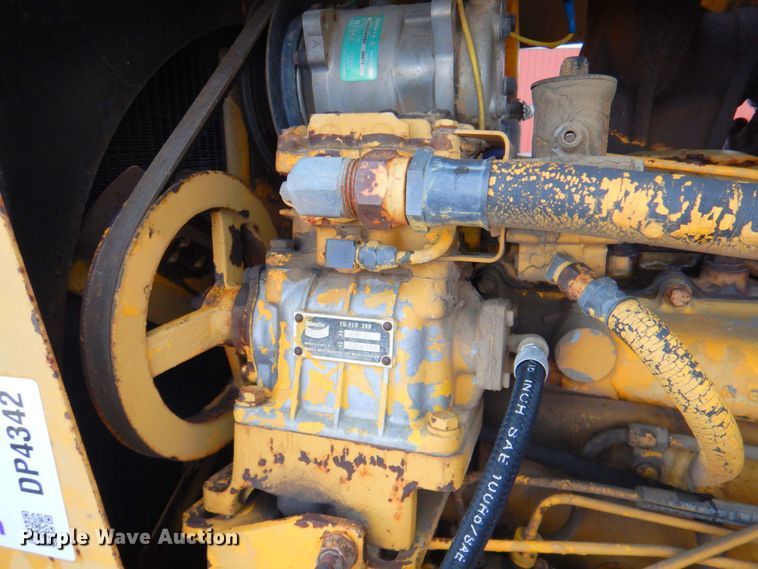 image for item DP4342 1974 International 412  elevating scraper