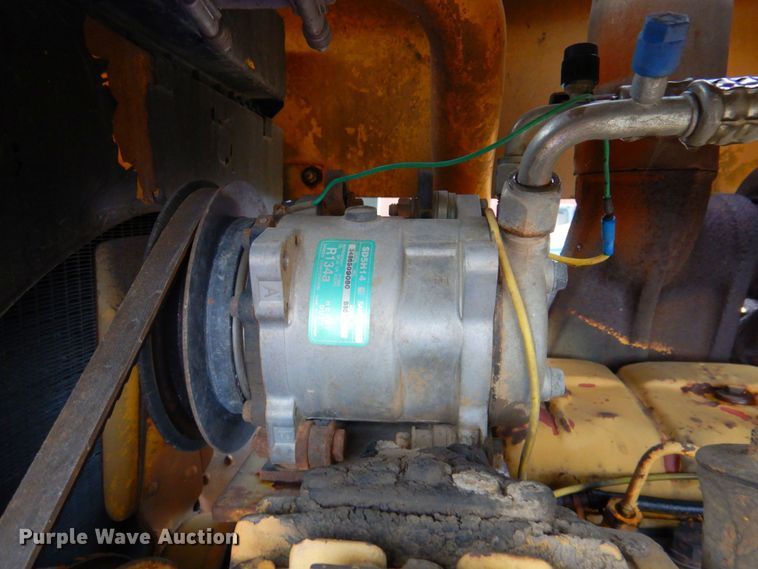 image for item DP4342 1974 International 412  elevating scraper