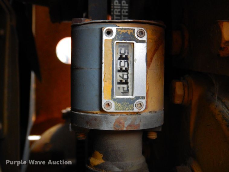 image for item DP4342 1974 International 412  elevating scraper