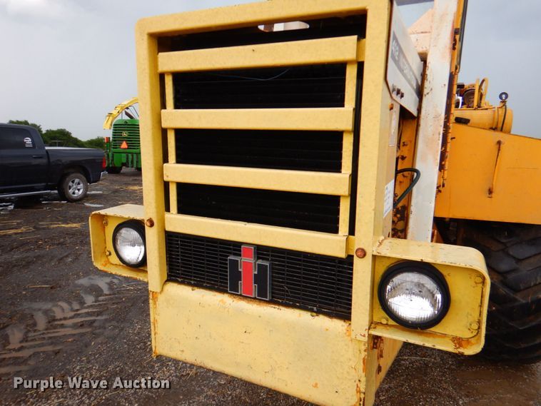 image for item DP4342 1974 International 412  elevating scraper