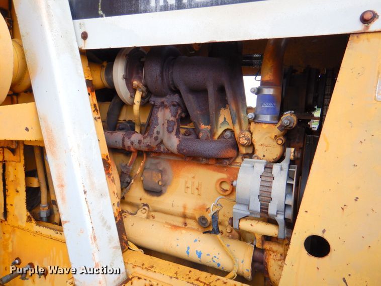 image for item DP4342 1974 International 412  elevating scraper