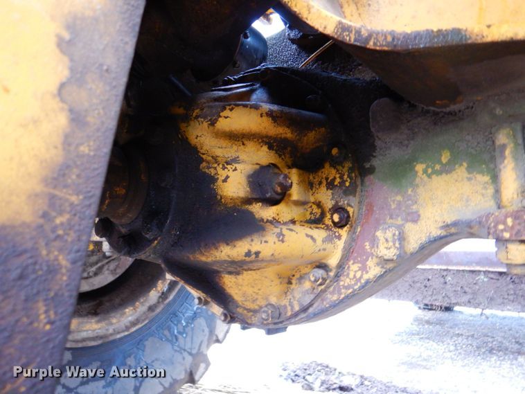 image for item DP4342 1974 International 412  elevating scraper