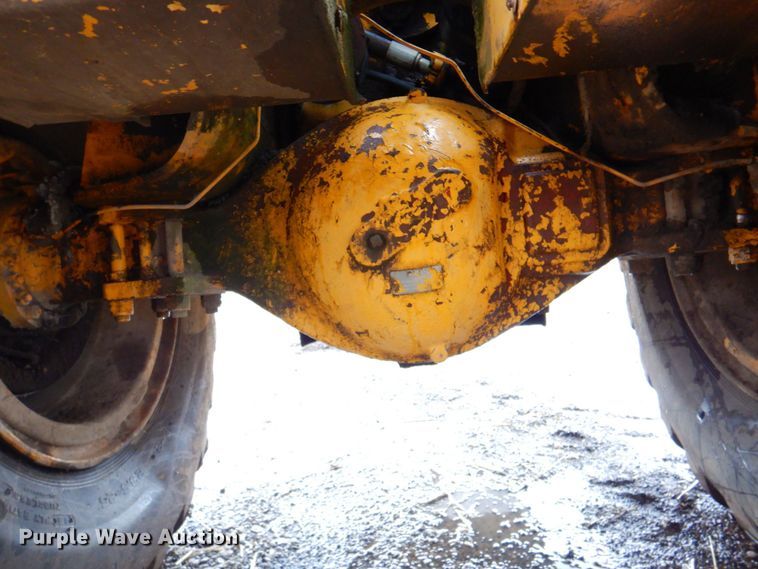 image for item DP4342 1974 International 412  elevating scraper