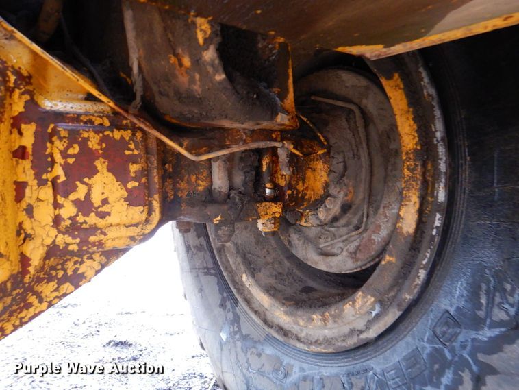 image for item DP4342 1974 International 412  elevating scraper