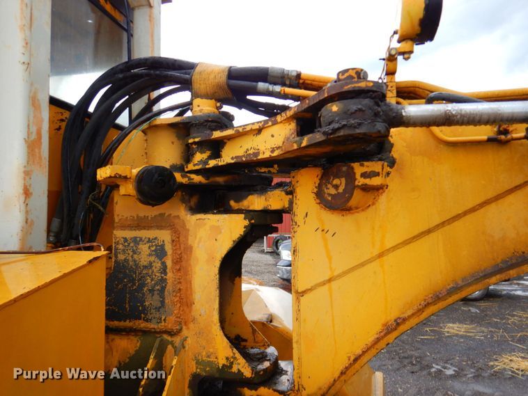 image for item DP4342 1974 International 412  elevating scraper