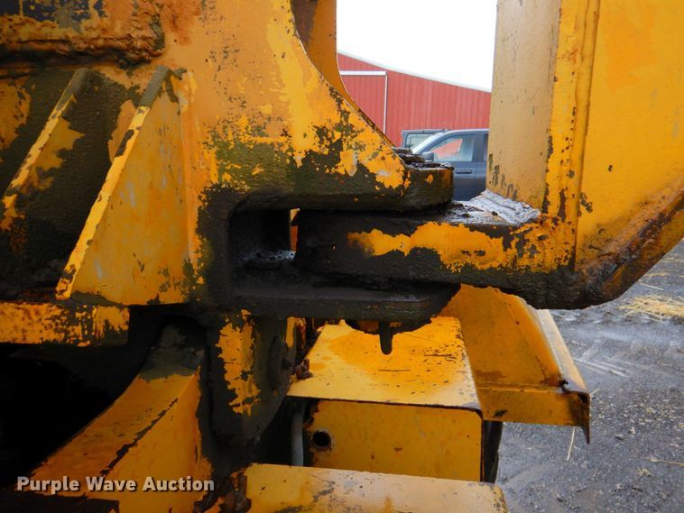 image for item DP4342 1974 International 412  elevating scraper