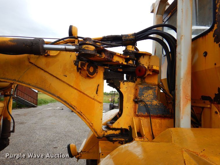 image for item DP4342 1974 International 412  elevating scraper