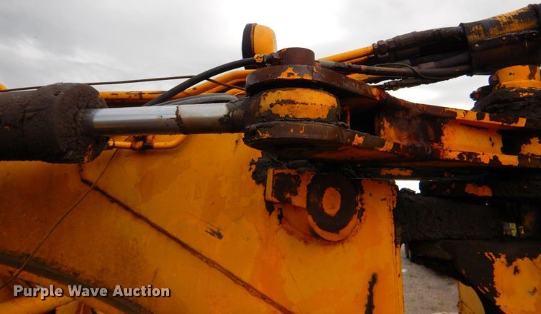 image for item DP4342 1974 International 412  elevating scraper