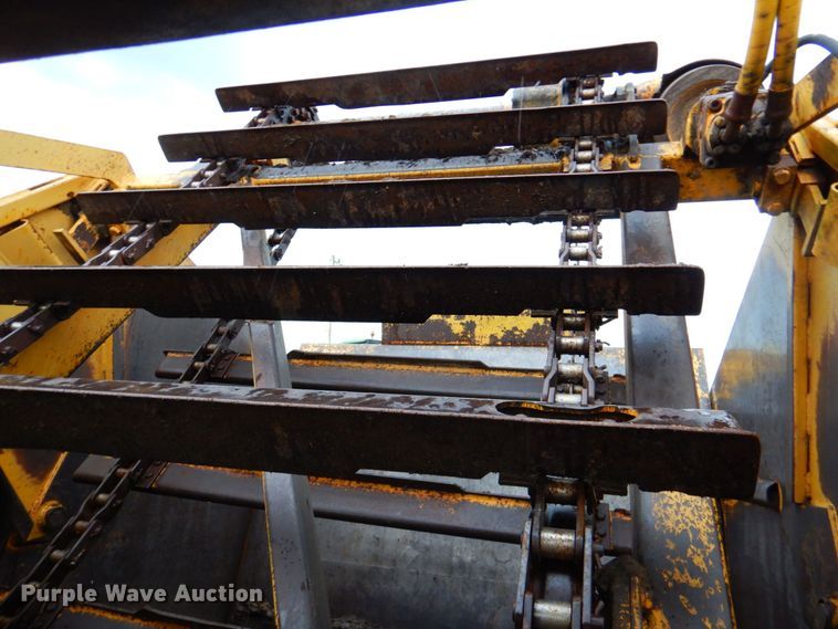 image for item DP4342 1974 International 412  elevating scraper