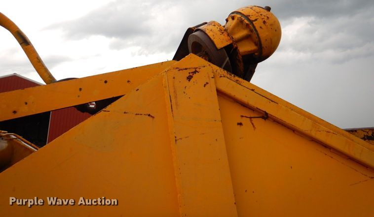 image for item DP4342 1974 International 412  elevating scraper