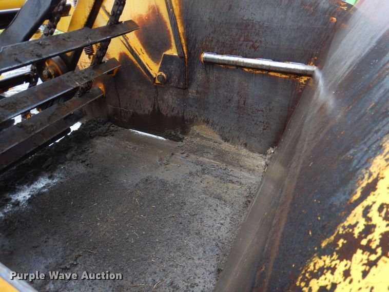 image for item DP4342 1974 International 412  elevating scraper