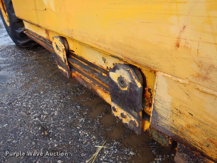 image for item DP4342 1974 International 412  elevating scraper