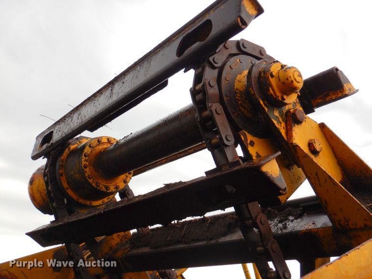 image for item DP4342 1974 International 412  elevating scraper