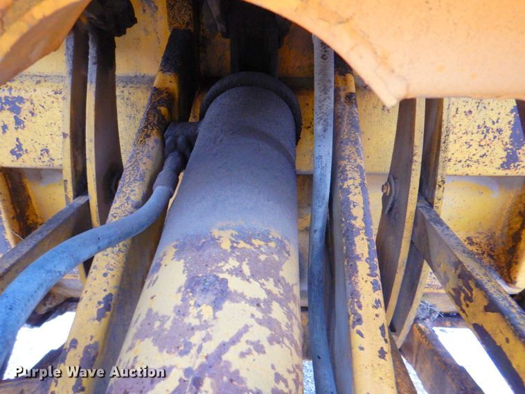 image for item DP4342 1974 International 412  elevating scraper