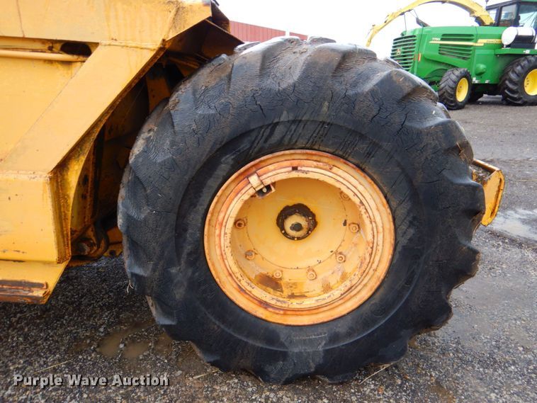 image for item DP4342 1974 International 412  elevating scraper