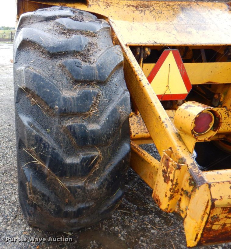 image for item DP4342 1974 International 412  elevating scraper