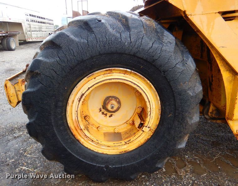 image for item DP4342 1974 International 412  elevating scraper