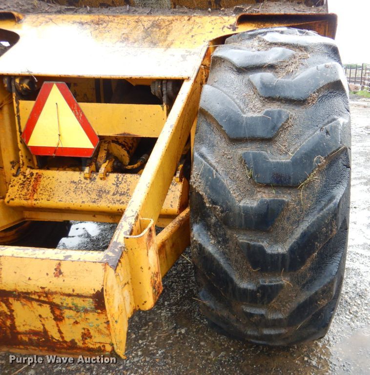 image for item DP4342 1974 International 412  elevating scraper