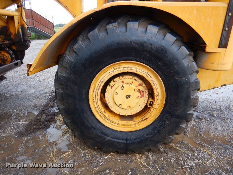 image for item DP4342 1974 International 412  elevating scraper