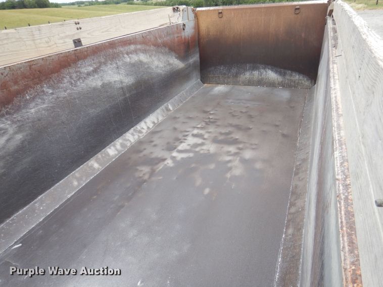 image for item DP5586 1999 Sterling LT9511  dump truck