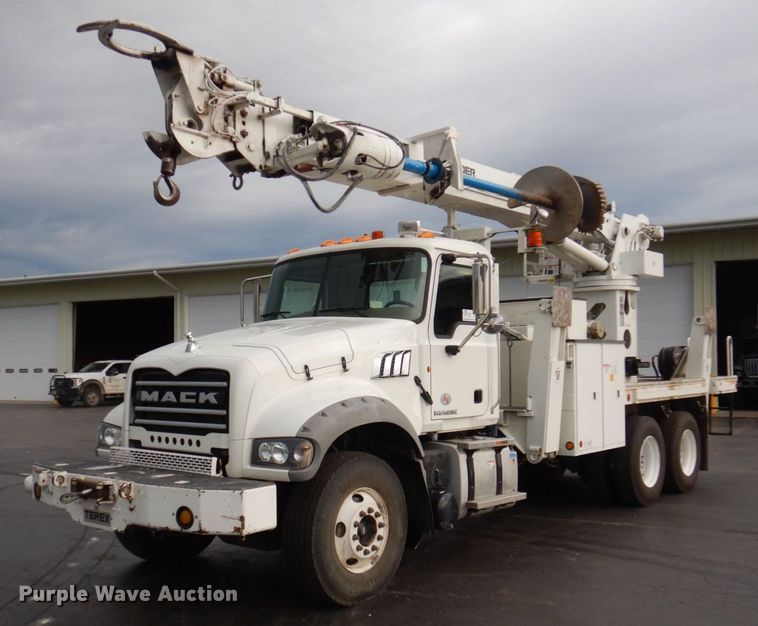 image for item DP5588 2013 Mack GU713  digger derrick truck