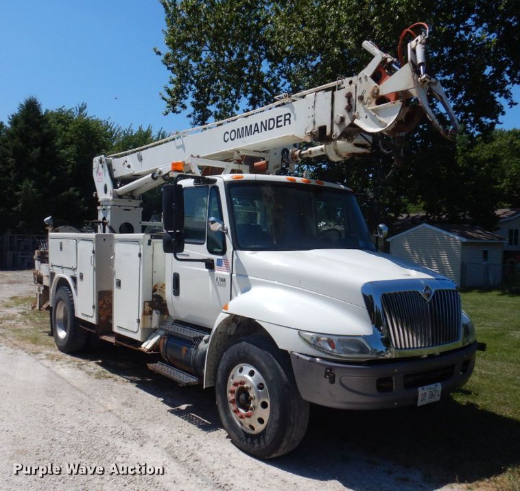 image for item DP5598 2005 International 4300 SBA  digger derrick truck