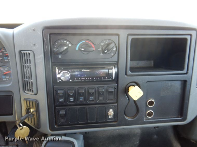 image for item DP5598 2005 International 4300 SBA  digger derrick truck