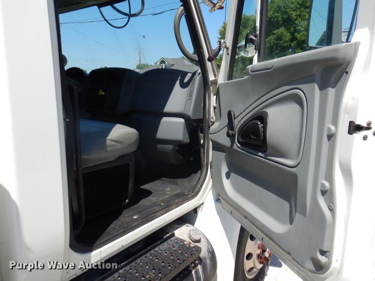 image for item DP5598 2005 International 4300 SBA  digger derrick truck