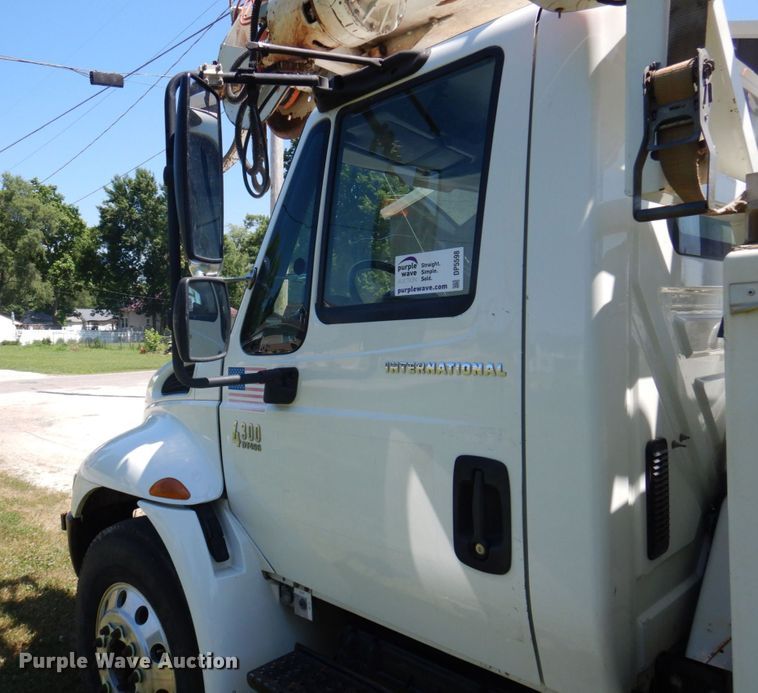image for item DP5598 2005 International 4300 SBA  digger derrick truck