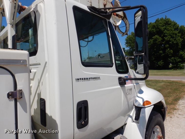 image for item DP5598 2005 International 4300 SBA  digger derrick truck