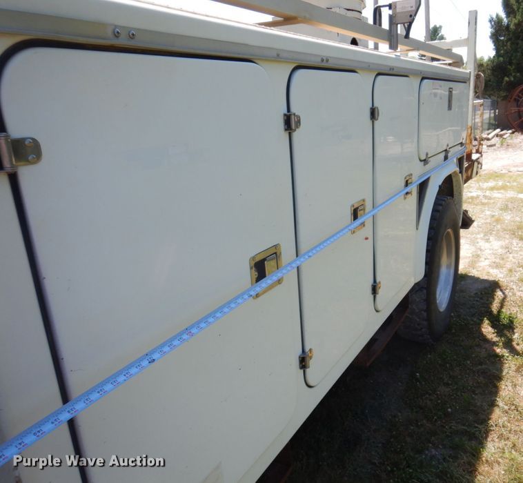 image for item DP5598 2005 International 4300 SBA  digger derrick truck