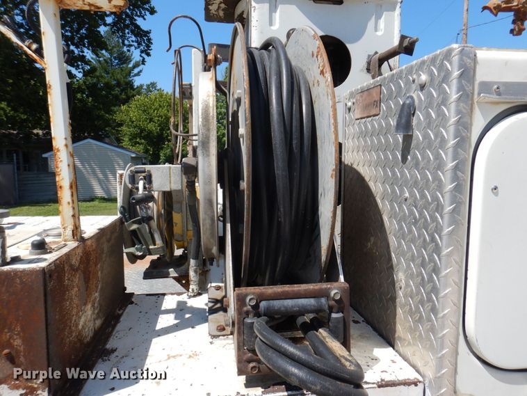 image for item DP5598 2005 International 4300 SBA  digger derrick truck