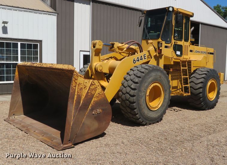 image for item DR0084 1992 John Deere 644E  wheel loader