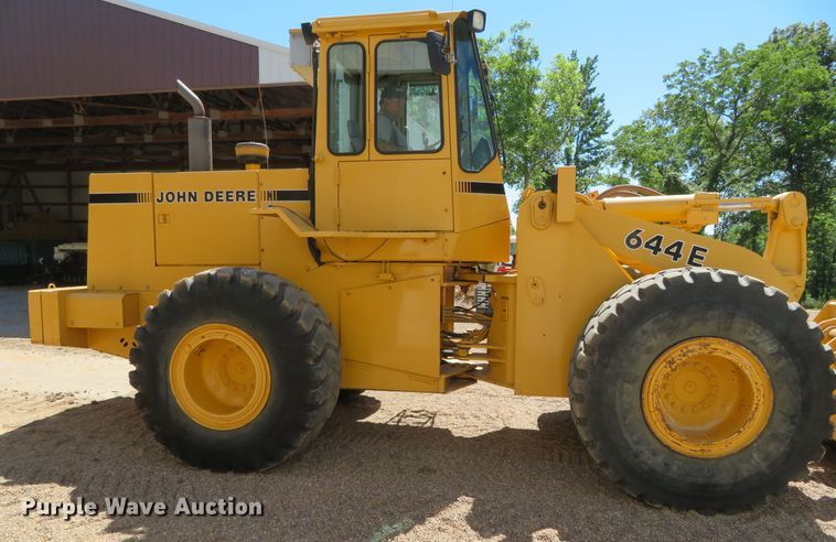 image for item DR0084 1992 John Deere 644E  wheel loader