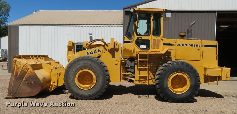 image for item DR0084 1992 John Deere 644E  wheel loader