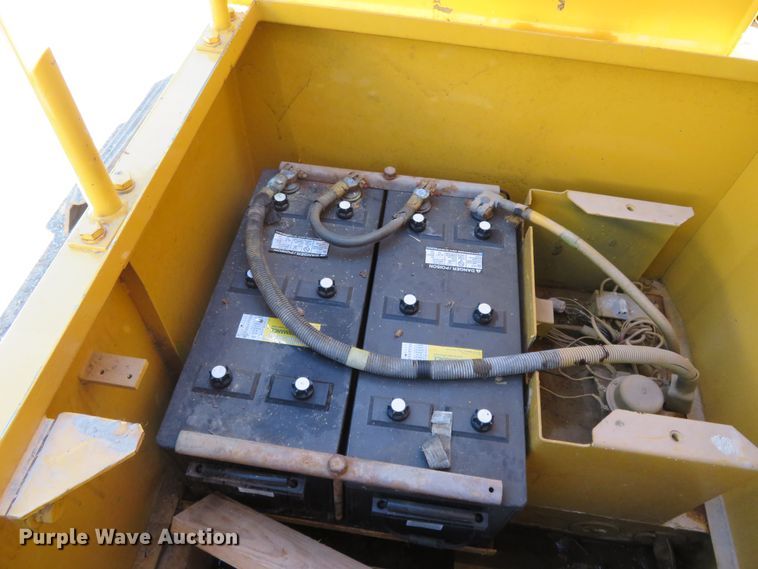 image for item DR0085 1990 John Deere 992D-LC  excavator