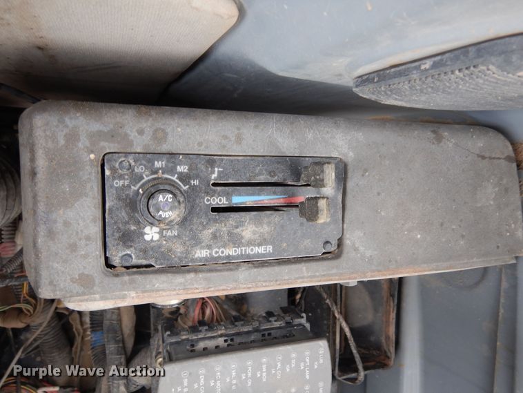 image for item DR1229 1994 John Deere 490E  excavator