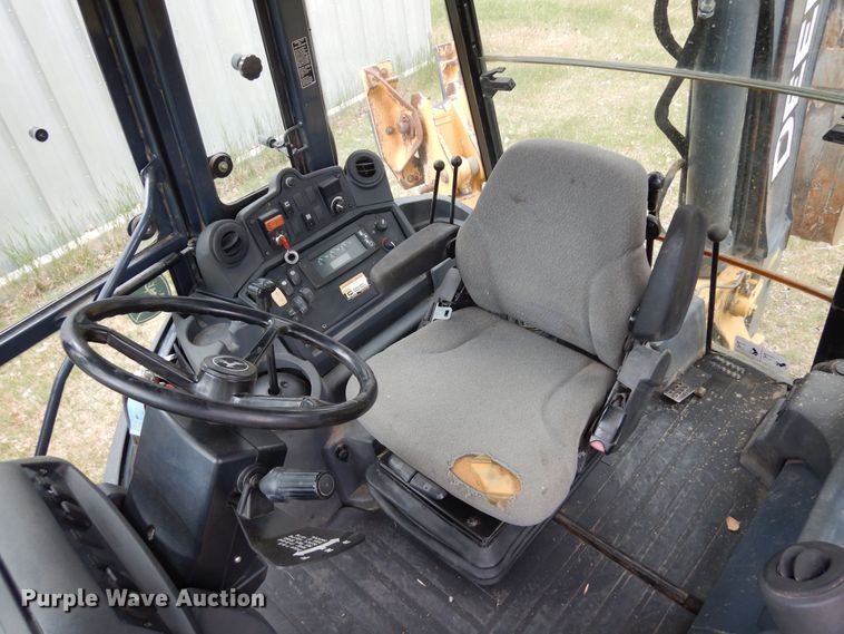 image for item DR1247 2007 John Deere 410J  backhoe