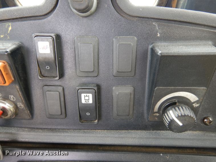 image for item DR1247 2007 John Deere 410J  backhoe