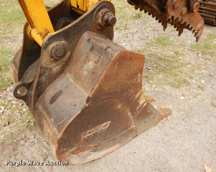 image for item DR1248 2007 John Deere 120C  excavator