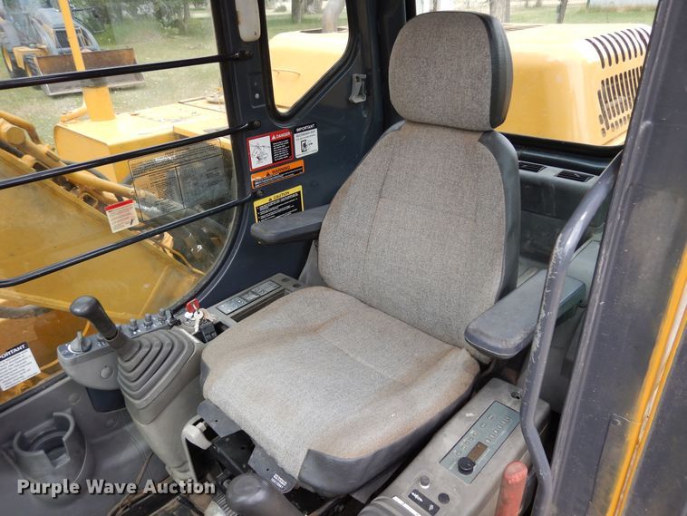 image for item DR1248 2007 John Deere 120C  excavator