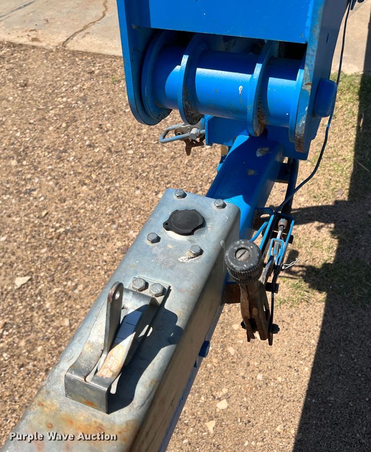 image for item DR1557 2006 Genie TZ50  boom lift